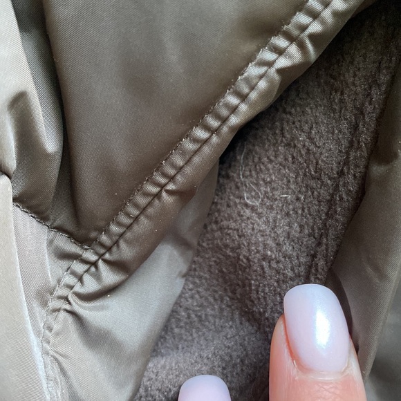 Like new American Eagle puffer vest, fleece line pockets - Picture 4 of 4